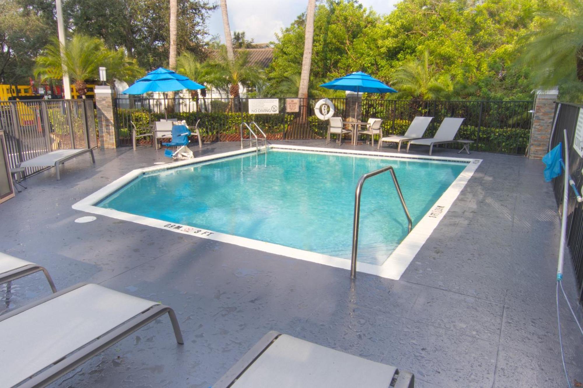 Holiday Inn Express And Suites Fort Lauderdale Airport West By Ihg Davie Dış mekan fotoğraf