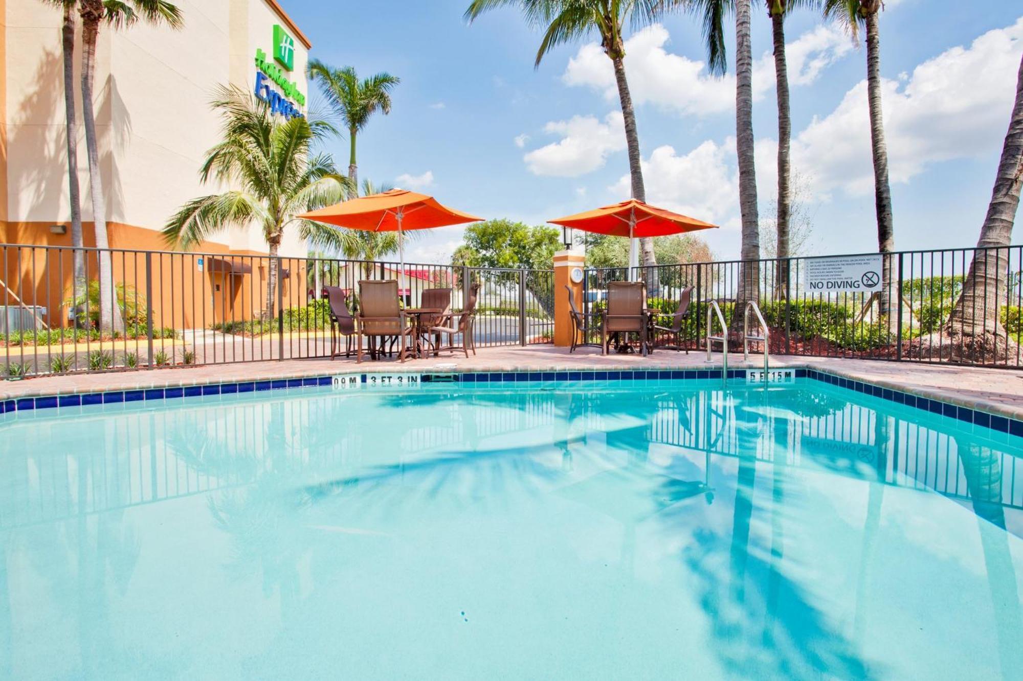 Holiday Inn Express And Suites Fort Lauderdale Airport West By Ihg Davie Dış mekan fotoğraf